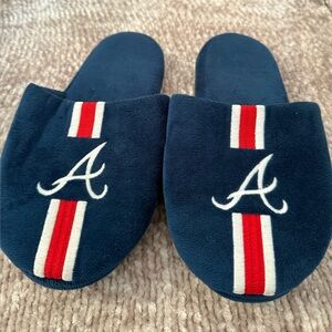 Atlanta Braves Slippers  size 7-8 (A)